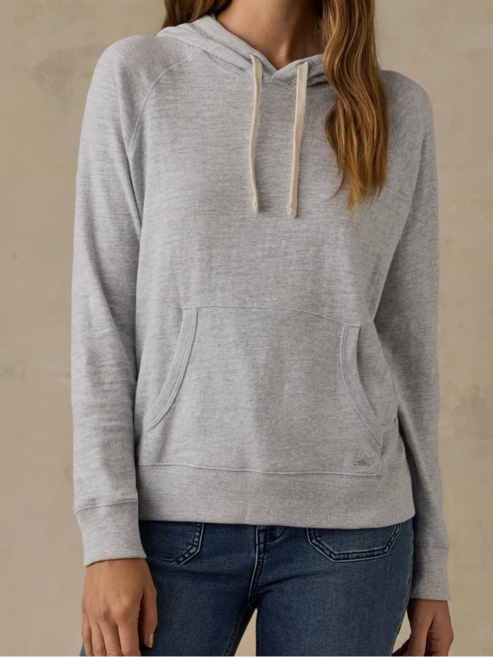 Faherty Sunwashed Organic Hoodie - Light Grey
Heather Women’s Size Large